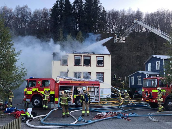 Frá vettvangi við Hafnarstræti í maí.