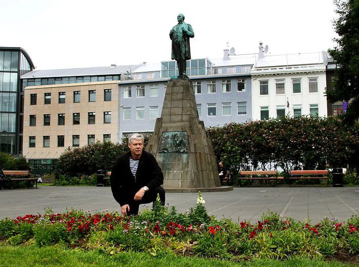 Þórólfur Jónsson garðyrkjustjóri segir að á Austurvelli séu nokkrir gráelrar frá því um 1960.