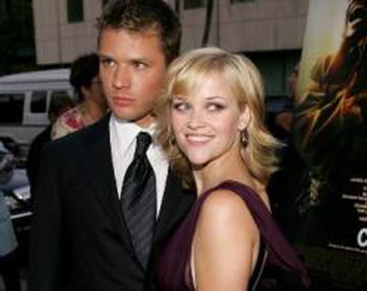 Hjónin á leið á frumsýningu á myndinni "Crash" í Beverly Hills árið 2005.