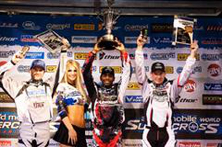 Stewart sigar í Anaheim 3