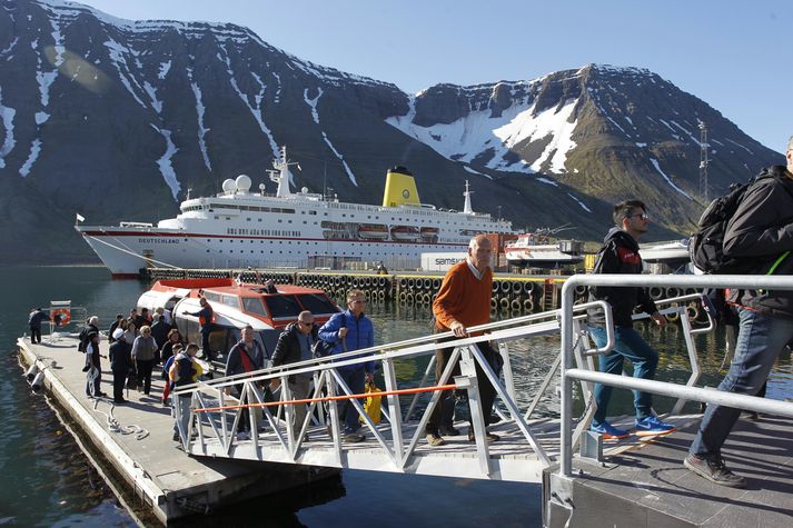 Alls munu rúmleag 60.000 manns koma til Ísafjarðar í sumar með skemmtiferðaskipum.