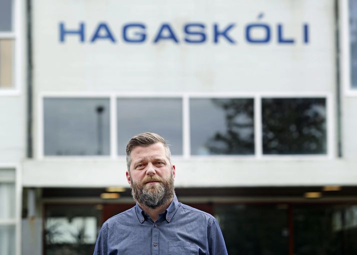 Ómar er aðstoðarskólastjóri Hagaskóla.