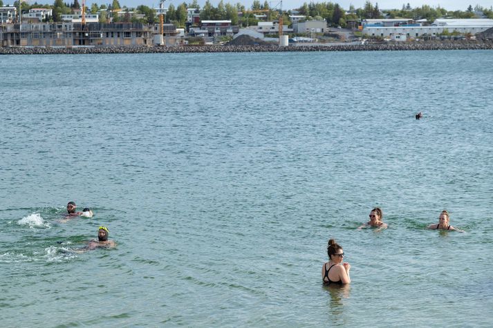 Opnunardögum Ylstrandarinnar verður fækkað um einn í vetur.