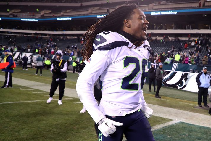 Shaquill Griffin hjá Seattle Seahawks fagnar sigri á heimavelli Philadelphia liðsins í gær.