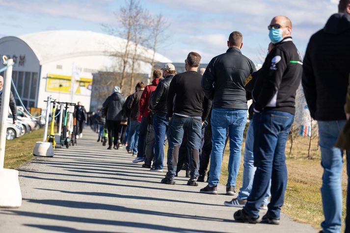 Tæplega 28 prósent þjóðarinnar telst nú fullbólusettur.