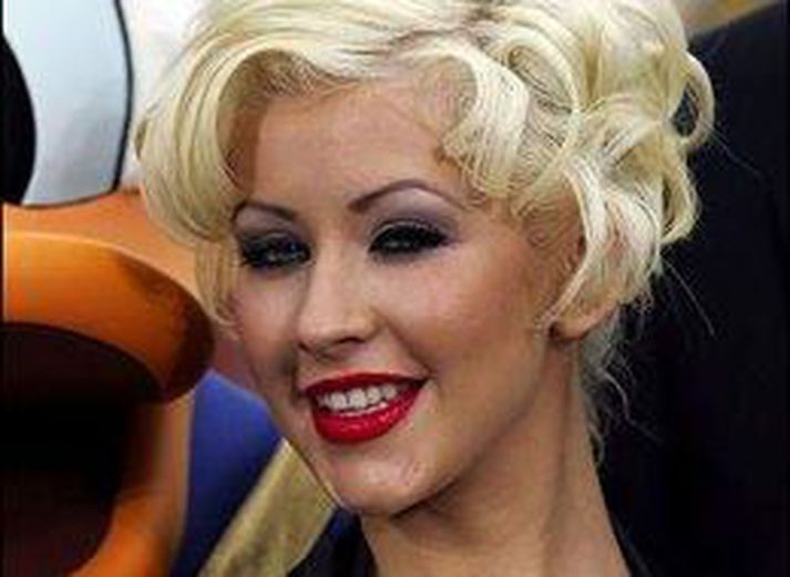 Christina Aguilera. Hefur tekið að sér hlutverk í sakamálaþáttunum vinsælu CSI.