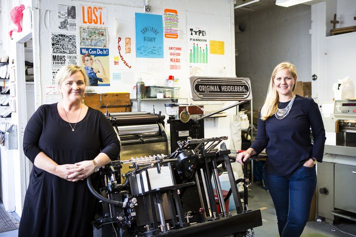 Ólöf Birna Garðarsdóttir og Hildur Sigurðardóttir, eigendur Reykjavík Letterpress, eru báðar grafískir hönnuðir og unnu áður saman á auglýsingastofu. 