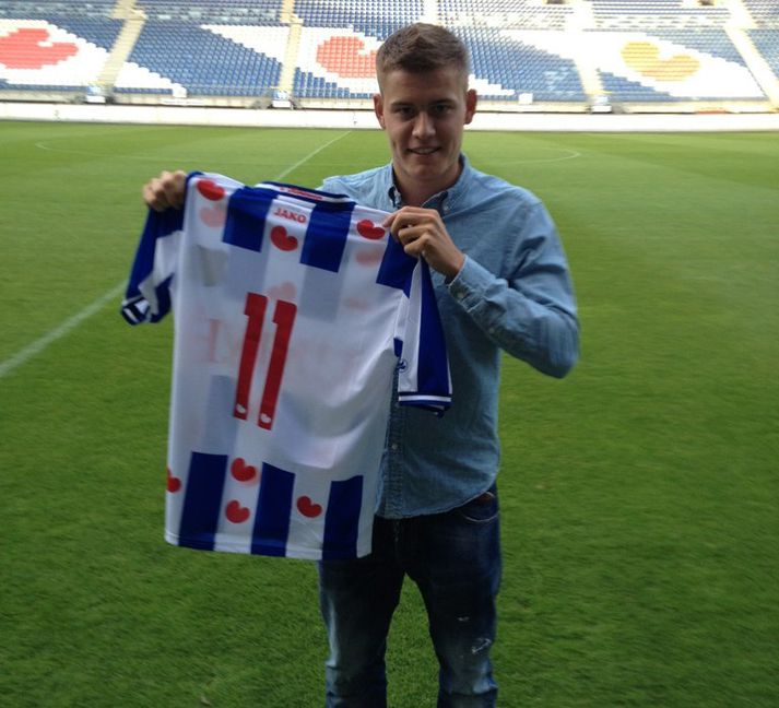 Alfreð Finnbogason með nýju treyjuna.