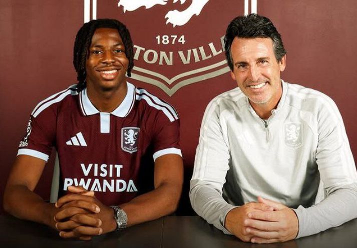 Johan Manzambi með nýja knattspyrnustjóranum Unai Emery eftir að gengið var frá samningnum í dag.