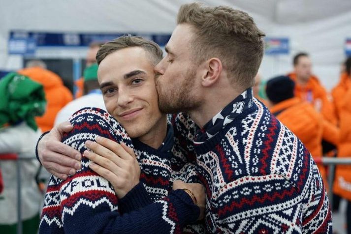 Adam Rippon og Gus Kenworthy á setningarhátíðinni.