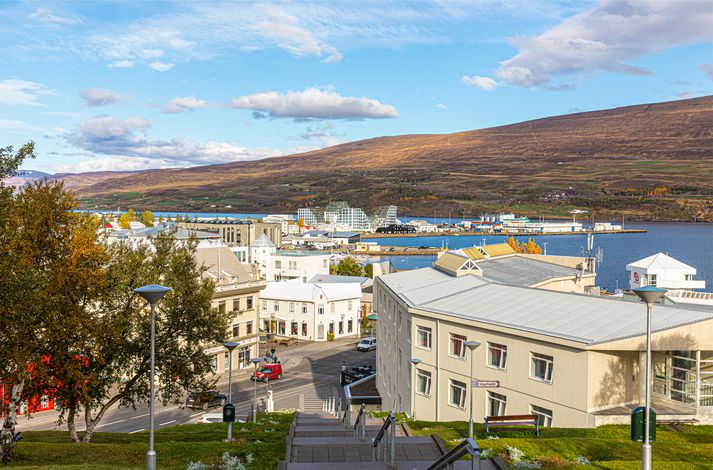 Umræða umuppbyggingu á fjölbýlishúsum á Oddeyrinni er aftur farin af stað.