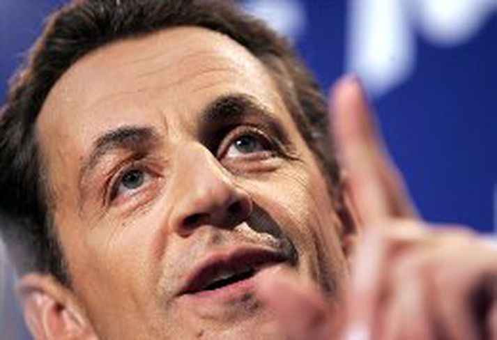 Nicolas Sarkozy leiðir enn í skoðanakönnunum.