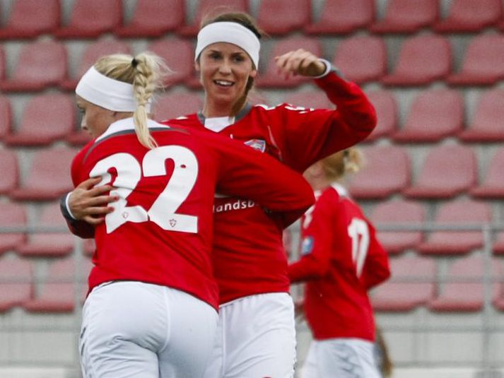 Kristín Ýr Bjarnadóttir fagnar einu marka sinna í kvöld.