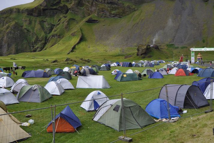 Þrír báðu um að fá að gista hjá lögreglunni í Vestmannaeyjum í nótt vegna þess að viðkomandi fundu ekki tjöldin sín.