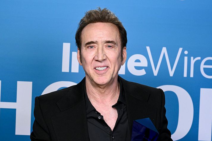 Innkeyrsla á heimili Nicolas Cage sökk niður í djúpa holu. 