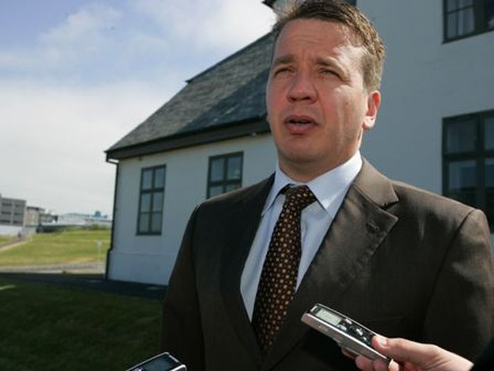 Guðlaugur Þór Þórðarson segir að Ögmundur Jónasson heilbrigðisráðherra einbeiti sér að því að koma höggi á sig.
