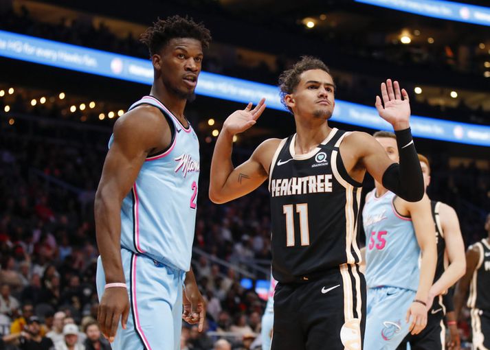 Trae Young, til hægri, er að spila frábærlega í NBA-deildinni í vetur og að verða ein af súperstjörnum deildarinnar.