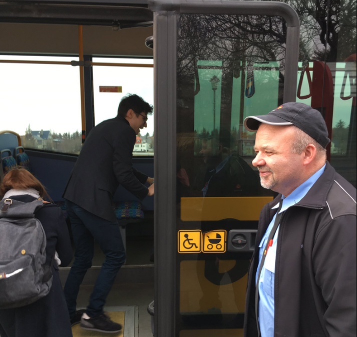 Farþegar tóku mjög vel í vel heppnað apríl-gabb bílstjórans.