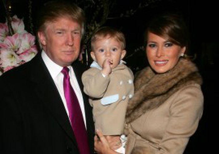 Donald og Melania Trump ásamt syni sínum, Barron.