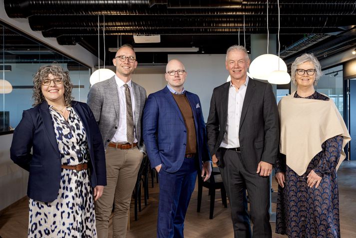 Helga Dögg Björgvinsdóttir rekstrastjóri, Reynir Ingi Árnason framkvæmdastjóri, Kristinn Már Magnússon tæknistjóri og stjórnarmaður, Ragnar Þórir Guðgeirsson stjórnarformaður og Kristín Ingólfsdóttir stjórnarmaður.