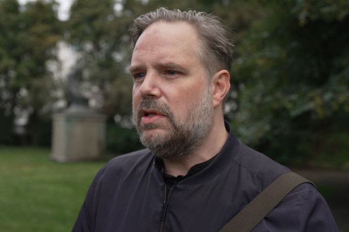 Sálfræðingurinn Birgir Örn nýtur þess að hjálpa fólki og elskar að sjá fólki líða betur. Hann lenti sjálfur í andlegri krísu á þrítugsaldri.