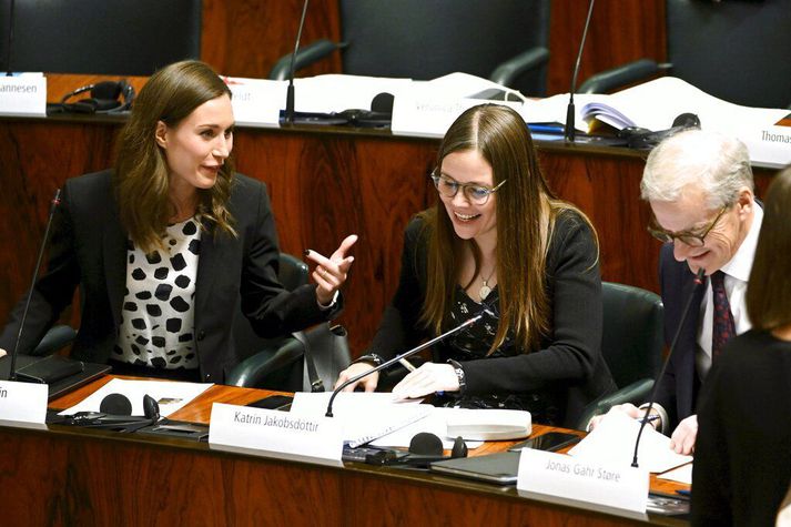 Sanna Marin, Katrin Jakobsdottir, Jonas Gahr Store á góðri stundu.