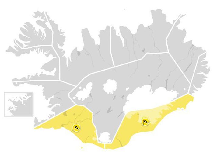 Það verður ansi hvasst með suður- og suðausturströndinni í dag og þá einkum undir Eyjafjöllum, við Reynisfjall og í Öræfum. Ferðalangar eru hvattir til að kynna sér veðurspár og fara varlega.