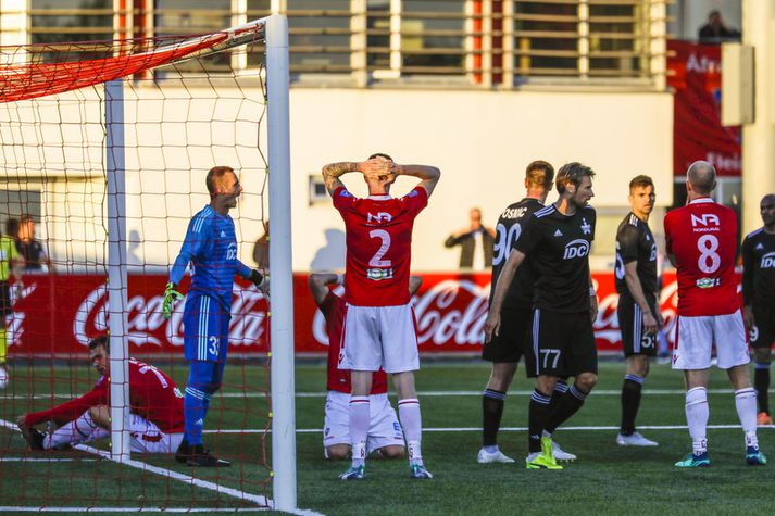 Valsmenn standa hér svekktir eftir en skömmu áður höfðu þeir klúðrað dauðafæri í heimaleiknum á móti Sheriff Tiraspol.