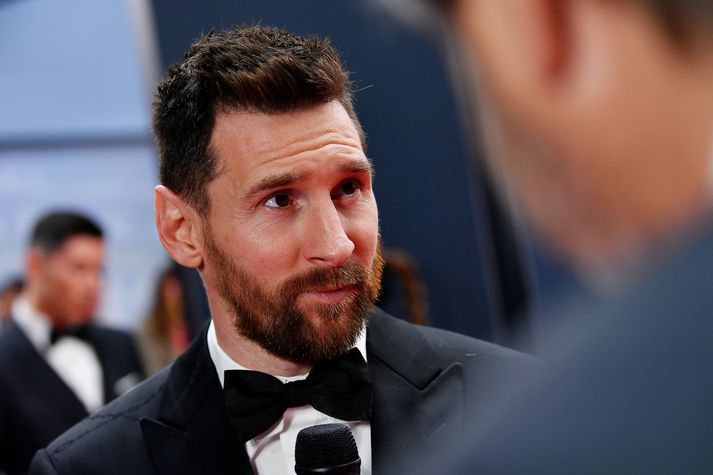 Lionel Messi mætti með slaufu í gær þegar hann var valinn íþróttakarl ársins hjá Laureus samtökunum.