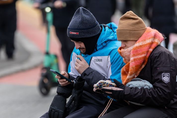 Frost verður á bilinu núll til sex stig yfir daginn.