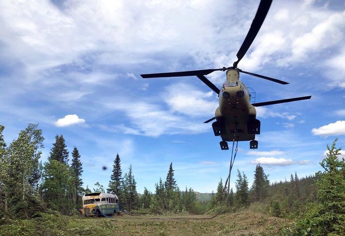 Rútan var flutt á brott með CH-47 Chinook þyrlu og á „öruggan stað“, en enn á eftir að ákveða hvar henni verður varanlega komið fyrir.