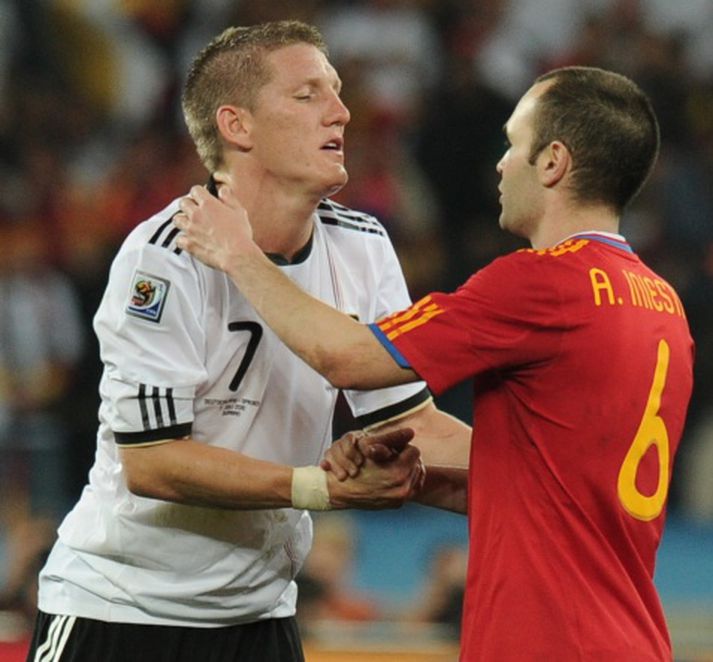 Tveir tilnefndir, Schweinsteiger og Iniesta.