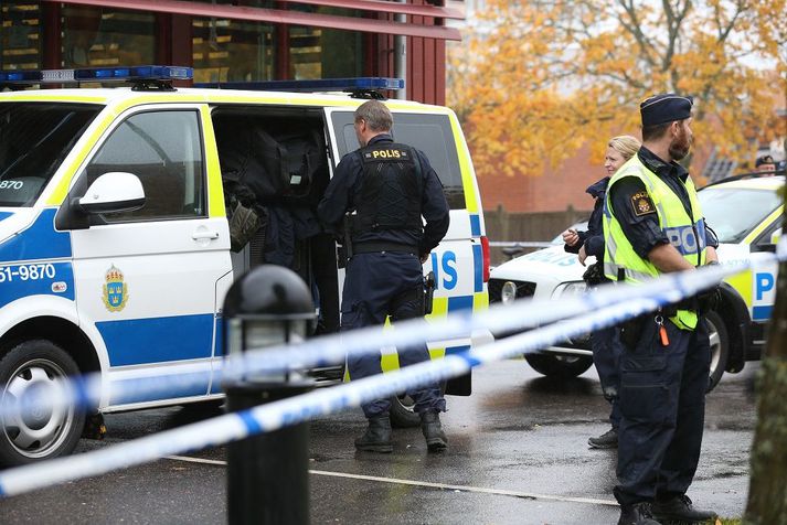 Drengurinn var stunginn um hádegisbil og var fluttur á sjúkrahús þar sem hann lést. Myndin tengist fréttinni ekki beint.