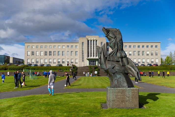 Nemendurnir fimm hefja nám við læknadeild Háskóla Íslands á mánudag, þremur vikum á eftir samnemendum sínum á fyrsta ári.