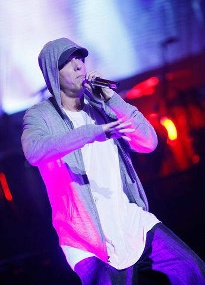 Rapparinn Eminem fær símtal frá Elton John í hverri viku.