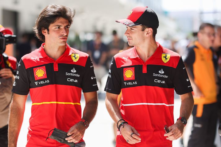 Ferrari-ökumennirnir Charles Leclerc og Carlos Sainz ræsa fyrstir í Miami á morgun. 