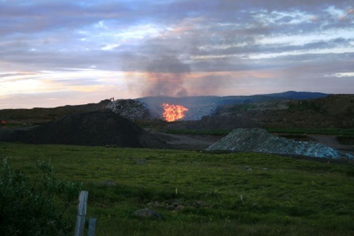 Eldur kom upp í sorpi í Sorpu á Álfsnesi.