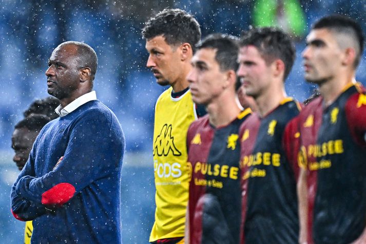 Patrick Vieira er ekki lengur þjálfari ítalska félagsins Genoa. Hann var látinn taka pokann sinn í gær.