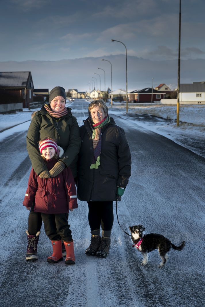 Mæðgurnar Drífa og Unnur voru orðnar langþreyttar á himinhárri húsaleigu á höfuðborgarsvæðinu en leika nú við hvern sinn fingur á Eyrarbakka þar sem þær keyptu sér íbúð saman.