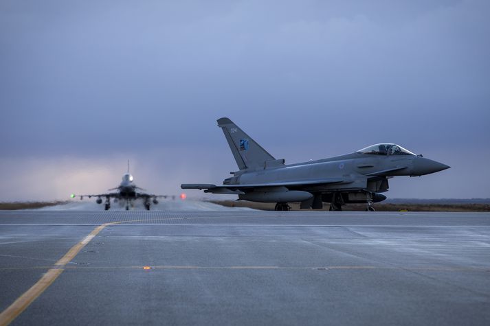 FjórarTyphoon- orustuþotur breska flughersins verða við loftrýmisgæslu á Íslandi næstu vikur.