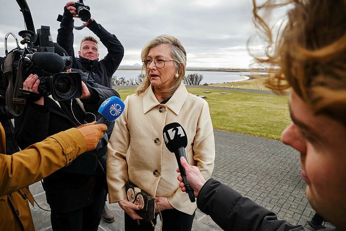 Alma Dagbjört Möller býður til þingsins ásamt Loga Einarssyni samráðherra úr Samfylkingunni.