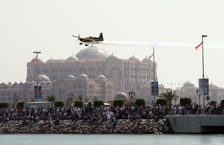 Frá Abu Dhabi.
