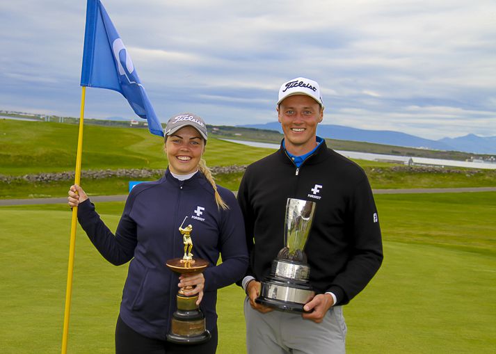 Íslandsmeistararnir í golfi 2017, Valdís Þóra Jónsdóttir og Axel Bóasson.
