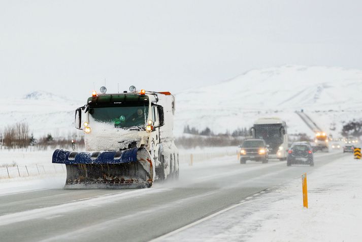 Vegagerðin varar við vetrarfærð í öllum landshlutum í dag. Myndin er frá Suðurlandsvegi og er úr safni.