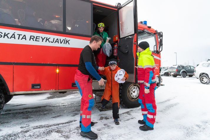 Ferðamennirnir sem lentu í hrakningum á Langjökli í janúar sjást hér koma til Reykjavíkur þar sem lögmenn biðu þeirra til að bjóða fram þjónustu sína.