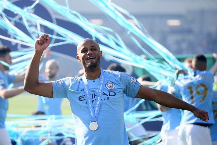 Kompany skoraði draumamark gegn Leicester.