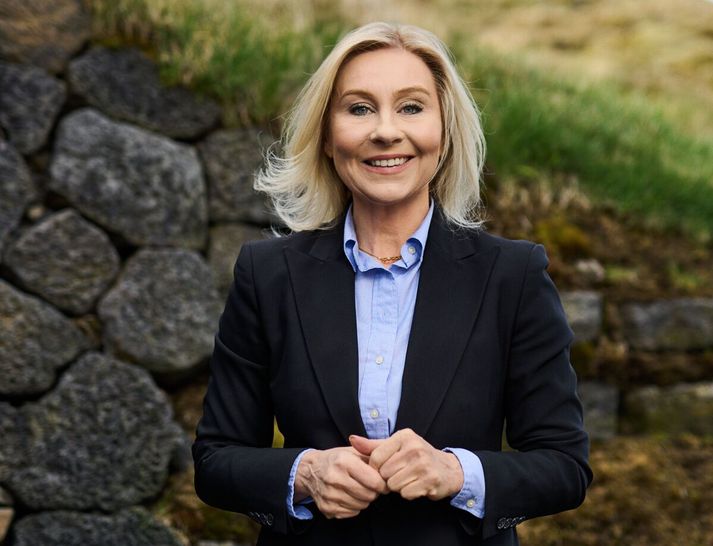 „Ég hef alltaf haft mikinn áhuga á að skapa upplifanir sem skilja eftir sig góðar minningar,"  segir Helga María Albertsdóttir, framkvæmdastjóri Sky Lagoon en fyrirtækið er nýliði á lista creditinfo yfir Framúrskarandi fyrirtæki 2025.