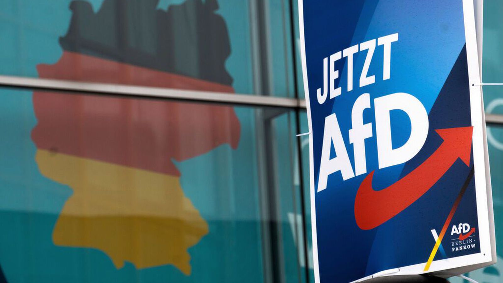 Mega ekki skil­greina AfD öfgasamtök í bili