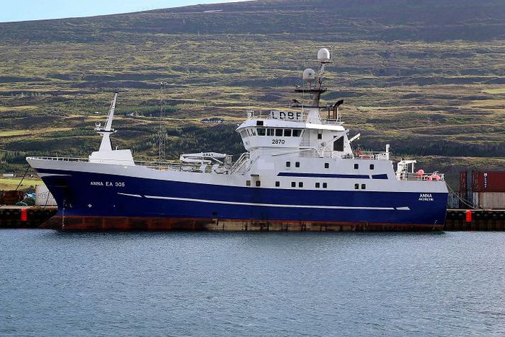 Línuveiðiskipið Anna AE 305 í höfn á Akureyri. Í ágúst keypti Samherji skipið, sem þá hét Carisma Star, af útgerð í sveitarfélaginu Vogsey í Noregi. Nú hefur annað skip aðeins minna verið selt þaðan til Íslands.
