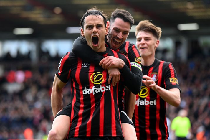 Enes Ünal fagnar eftir að hafa komið Bournemouth í 2-0 gegn Brighton.